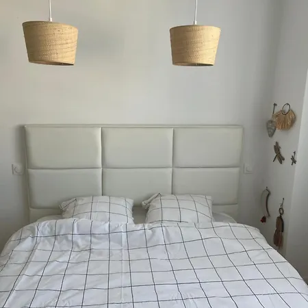 Apartment A 200 M De La